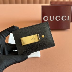 Alternative view of p290💋💋💋【Full Counter Packaging】GG Detail Cardholder Wallet. Gucci small leather goods push design boundaries, continually reinterpreting classics with personal flair. This men's wallet masterfully blends iconic GG Supreme canvas with black GG hardware, creating a modern, stylish accessory.Black leather trim, cloud-patterned fabric lining with GG details💐Model✨436022💐Dimensions✨10x7cm💐Color✨Black soft leather