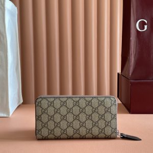 Alternative view of P380💋💋💋【Genuine Leather Configuration with Full Counter Packaging】856562 This zipper wallet is crafted from supple GG Supreme, featuring contrasting leather lining.GG ceramic-effect details complete the model. Soft GG Supreme black-gray leather interior  Palladium hardware with ceramic effect Black velvet lining GG details  Inside: 12 card slots, zippered coin pocket, and 3 bill compartments Zipper closure Dimensions: 19 cm wide x 10.5 cm high x 2.5 cm deep