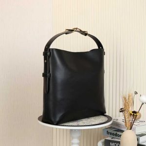 Alternative view of Batch 340...2025 Fall/Winter Collection. The Gucci Beatrix handbag is expertly crafted from black calf leather, featuring a shoulder strap with the iconic horsebit detail that infuses casual silhouettes with the brand's essence. Gold-tone hardware adds refined sophistication, while an interior zippered pocket ensures daily essentials stay secure. Combining elegant design with practical functionality, it effortlessly accommodates everyday necessities.Black supple smooth calf leather Gold-tone hardware Black cotton-linen blend lining Shoulder strap with horsebit detail Interior: Zippered pocket Adjustable shoulder strap height: 26 cm - 33 cm; Length: 94 cm Model: 850546 Dimensions: 40 cm (W) x 36 cm (H) x 12 cm (D) Weight: Approx. 1 kg Color: Black Full LeatherDesigned in Italy