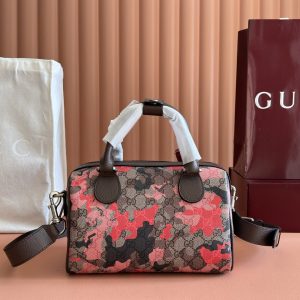 Alternative view of p770💋💋💋【Original Factory Packaging with Full Counter Set】Vibrant camouflage meets distinctive color combinations, reimagining the classic GG motif. This travel bag features a marble-effect GG monogram coated fabric with a matching identity tag.Pink and red camouflage marble GG monogram coated fabric Brown, pink, and red leather trim Palladium-tone hardware Natural cotton-linen lining Double G interior: 1 zippered pocket Exterior: 1 removable luggage tag Handle height: 11 cm Removable adjustable leather shoulder strap (length: 110 cm - 128 cm) Zipper closure Model: 854860. Dimensions: 25 cm (W) x 16 cm (H) x 14 cm (D) Weight: Approx. 856 g Color: Camouflage Pink/PVC.