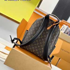 Alternative view of Internal Price P1250【Premium MB High-Stretch Fabric】 DISCOVERY Small Backpack Model: M46684 Materials: A+ Grade All-Steel Hardware, Imported High-Stretch Fabric Packaging: Full Premium Duty-Free MB Packaging Dimensions: 38 x 20 x 29 cm (Height x Width x Length)