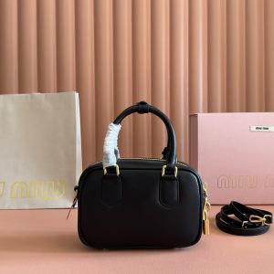 Alternative view of p970💋💋💋【Genuine Leather Configuration with Full Boutique Packaging】Arcadie Small (19cm) Bowler Bag/Crossbody Bag in Heather Wood This handbag reinterprets the classic silhouette with vintage-inspired, refined cowhide leather.The front lettering logo artfully complements the metal hardware, showcasing exceptional craftsmanship and a distinctly recognizable classic style. Dynamic, elegant lines paired with an adjustable, detachable shoulder strap create a versatile, practical design with modern appeal.~Removable and adjustable shoulder strap~Zipper closure~Lined interior with 2 slip pockets~Features protective studsDimensions: W19 × H13 × D6cmItem No.: 5BB123