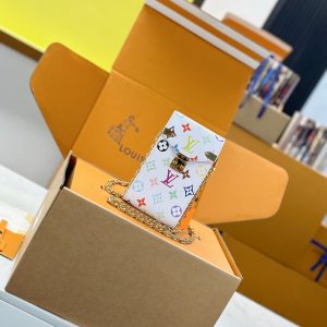 Internal Price P770 [Premium MB High-Stretch Fabric] MÉTIS Phone Case Model: M14098 White Color Materials: A+ Grade All-Steel Hardware, Imported High-Stretch Fabric Packaging: Full Premium Duty-Free MB Packaging Dimensions: 17.5 x 4 x 10.4 cm (Height x Width x Length)