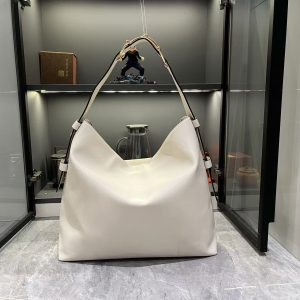 Batch 350... Fall/Winter 2025 Collection. The G G Beatrix handbag is meticulously crafted from cowhide leather, featuring a shoulder strap adorned with the iconic horsebit detail that infuses casual silhouettes with the brand's essence.Gold-tone hardware elevates its refined aesthetic, while an interior zippered pocket securely holds essentials. Blending elegant design with practicality, it effortlessly accommodates daily necessities. Brown GG suede, gold-tone hardware, cotton-linen blend lining. Shoulder strap with horsebit detail. Model: 850546. Dimensions: 40x 36x 12cm