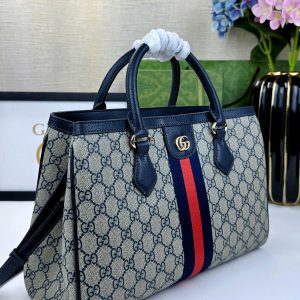 Alternative view of Batch 340... The new Ophidia collection presents striking silhouettes and functionality, expertly crafted in signature beige and brown colorways to create soft-textured, refreshed bag styles.Beige and dark brown GG canvas Brown leather trim Light gold-tone hardware Green cotton lining Interior: One open pocket, one zippered pocket in the center compartment Handles (10 cm high) Removable and adjustable leather shoulder strap (Height: 50 cm to 55 cm;Length: 108 cm to 118 cm) Model: 836839 Dimensions: 33.5 cm (W) x 25 cm (H) x 14 cm (D) Weight: Approx. 0.95 kg Color: Blue PVC/Blue Leather. Made in Italy