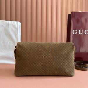 Alternative view of p990💋💋💋【Original Factory Packaging with Full Counter Set】This handbag blends modern silhouettes with the brand's iconic patterns. Featuring sleek lines and a chain in antique gold with circular interlocking double G details, it offers ample interior storage with a two-tiered compartment design.Brown GG embossed suede with antique gold hardware. Brown cotton-linen blend lining. Interior: 2 compartments, 1 open pocket. Chain shoulder strap height: 8 cm. Detachable, adjustable leather shoulder strap (height: 42 cm). Magnetic snap closure. Model: 857362.Dimensions: 36 cm (W) x 19.5 cm (H) x 9.5 cm (D) Weight: Approx. 1.1 kg Color: Brown suede/embossed