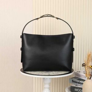 Batch 330... GUCCI new arrivals, boutique-quality, top-tier authentic stock, real photos! Style No.: 850926 Black Leather 🎈🎈🎈 Dimensions: Width 35cm x Height 27.5cm x Side Depth 11cm 🎉🎉🎉 Now shipping!