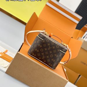 Alternative view of Internal Price P900【Premium MB High-Stretch Fabric】 NICE BB Cosmetic Bag Model: M42265 Material: A+ Grade All-Steel Hardware, Imported High-Stretch Fabric Packaging: Full Premium Duty-Free MB Packaging Dimensions: 18 x 14.5 x 24 cm