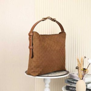 Alternative view of Batch 350... Fall/Winter 2025 Collection. The Gucci Beatrix handbag is expertly crafted from black calf leather, featuring a shoulder strap adorned with the iconic horsebit detail that infuses casual silhouettes with the brand's essence. Gold-tone hardware adds a touch of refined luxury, while an interior zippered pocket ensures daily essentials stay secure. Combining elegant design with practical functionality, it effortlessly accommodates everyday necessities.Black soft smooth calf leather Gold-tone hardware Black cotton-linen blend lining Shoulder strap with horsebit detail Interior: Zippered pocket Adjustable shoulder strap height: 26 cm - 33 cm; Length: 94 cm Model: 850546 Dimensions: 40 cm (W) x 36 cm (H) x 12 cm (D) Weight: Approx. 1 kg Color: Matte embossed.Designed in Italy