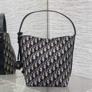 New Arrival‼️ Dior's latest Star Bucket series bucket bag. The new beautiful bag is now available! Crafted with classic Oblique monogram fabric, exquisite workmanship, and an adorable bucket shape—elegant yet fashionable. The soft silhouette features a drawstring closure and a detachable long shoulder strap, blending practicality with beauty. Perfect for stylish outings during your vacation. Size: 20*24*15cm