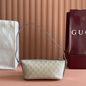 Alternative view of p600💋💋💋【Full Counter Packaging】2025 Fall/Winter Collection. This GG Emblem Mini Shoulder Bag features a sleek, compact silhouette with signature details, including a zipper closure and clean lines. An interior flat pocket offers convenient storage, while the shoulder strap ensures a comfortable, secure fit.Beige and dark brown new GG monogram coated fabric, brown leather trim, light gold-tone hardware, red and green woven ribbon, cotton lining. Bag shown sold separately; does not include bag charm. Interior: Leather flat pocket. Shoulder strap: 23 cm height. Zipper closure. Model: 847281.Dimensions: 22 cm (bottom width) x 27 cm (top width) x 10.5 cm (height) x 9 cm (depth) Weight: Approx. 221 g Color: Silver/PVC Made in Italy