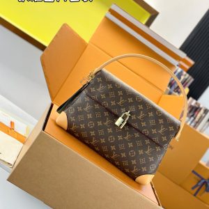 Internal Price P1130【Premium MB High-Stretch Fabric】HIDE AWAY Medium Handbag Model: M14473 Materials: A+ Grade All-Steel Hardware, Imported High-Stretch Fabric Packaging: Full Premium Duty-Free MB Packaging Dimensions: 26 x 18 x 36 cm (Height x Width x Length)