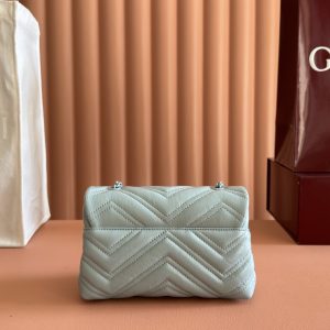 Alternative view of p770. 💋💋💋【Complete with original boutique packaging】This mini shoulder bag from the iconic GG Marmont collection is expertly crafted from supple calf leather, creating a standout new piece. Tone-on-tone enamel-finished double G hardware infuses this item with brand identity.Terracotta-gray quilted V-grain nappa leather Matching enamel hardware Terracotta-gray coarse-ribbed fabric lining Double G chain and calf leather shoulder strap (approx. 54.9 cm height) Magnetic snap closure Model: 856368.Dimensions: 20 cm (W) x 12 cm (H) x 6.5 cm (D) Weight: Approx. 330 g Color: Blue/Soft Leather.