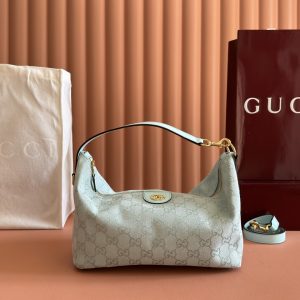 p630🔥【Complete Counter Packaging】Drawing inspiration from classic makeup cases, the Gucci Vanity series features a striking silhouette with three versatile carrying options. This handbag can be worn over the shoulder or folded into a top-handle tote.With the additional strap, it transforms into a crossbody bag. Beige and brown GG canvas Brown leather trim Gold-tone hardware Green linen-cotton blend lining Double G Sliding handle: 4 cm - 42 cm Removable, adjustable leather shoulder strap Zipper closure Model: 857799.Dimensions: 27.5 cm (W) x 13 cm (H) x 14.5 cm (D) Weight: Approx. 0.45 kg Color: Blue