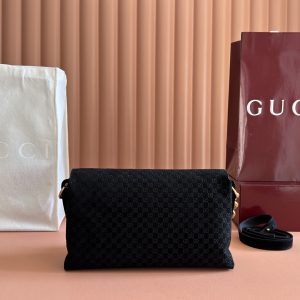 Alternative view of p870💋💋💋【Genuine Leather Configuration with Full Boutique Packaging】This handbag blends modern silhouettes with the brand's iconic patterns.This sleekly tailored piece features an antique gold-tone chain adorned with circular interlocking double-G details, along with a two-compartment design offering ample interior storage. Mustard yellow GG-print embossed suede with antique gold-tone hardware Brown cotton-linen blend lining Interior: 2 compartments, 1 open pocket Chain shoulder strap Height: 15 cm;Length: 45 cm. Detachable and adjustable leather shoulder strap (Height: 40 cm - 46 cm; Length: 87 cm - 97 cm). Magnetic snap closure. Model: 857622. Dimensions: 28 cm (W) x 16 cm (H) x 7 cm (D). Weight: Approx. 0.9 kg. Color: Black velvet/embossed.