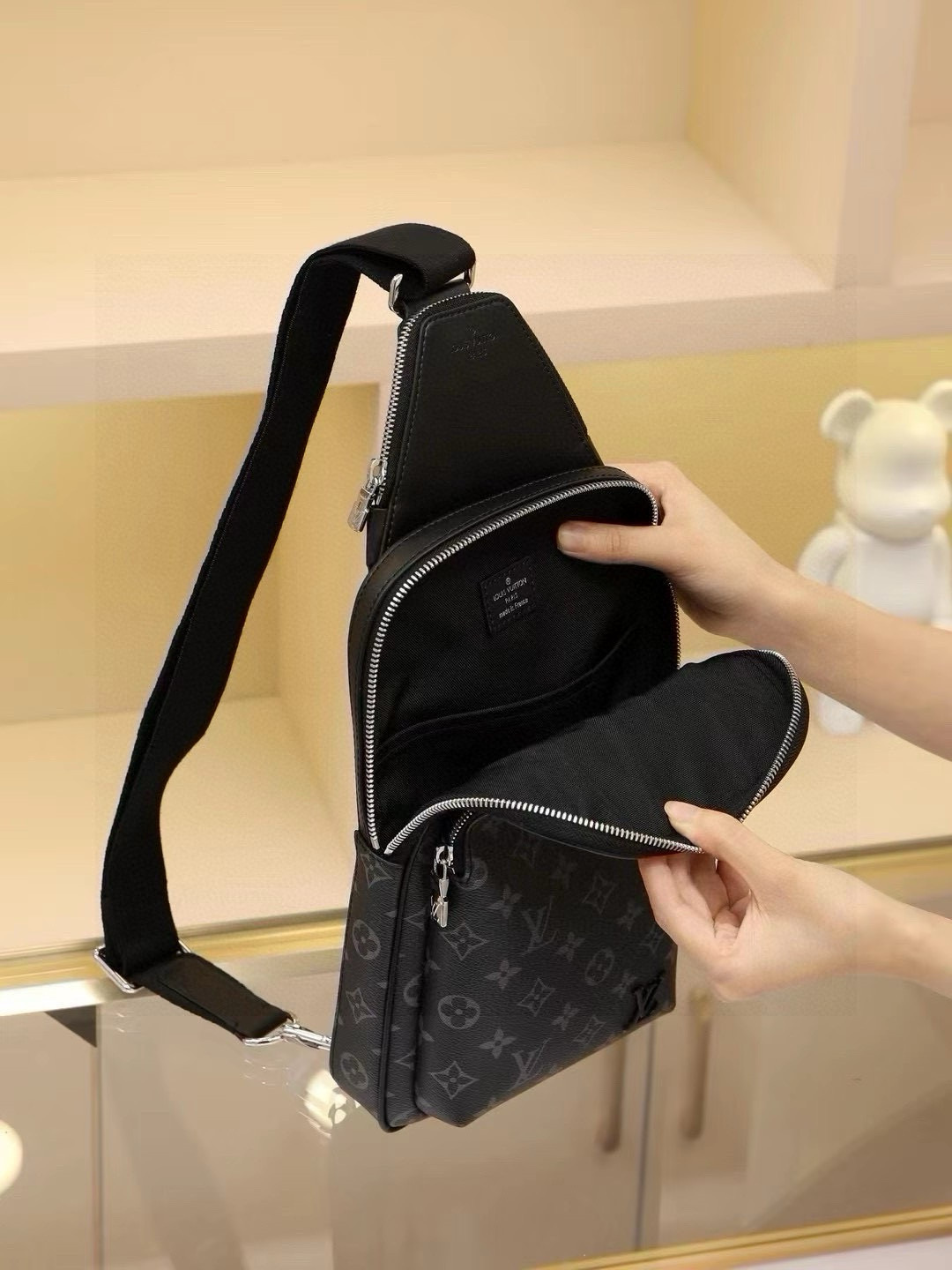 This shoulder bag features Damier Graphite canvas adorned with a Louis Vuitton Paris leather patch on the front exterior pocket. The adjustable nylon shoulder strap attaches to either side via D-rings, while the canvas shoulder strap and lining uphold sustainable principles.Damier Graphite coated canvas Cowhide leather trim Fabric lining Square metal hardware on front Main compartment Zippered front pocket Small zippered top pocket Non-removable, adjustable shoulder strap! Dimensions: 20x31x7 cm - Image 6