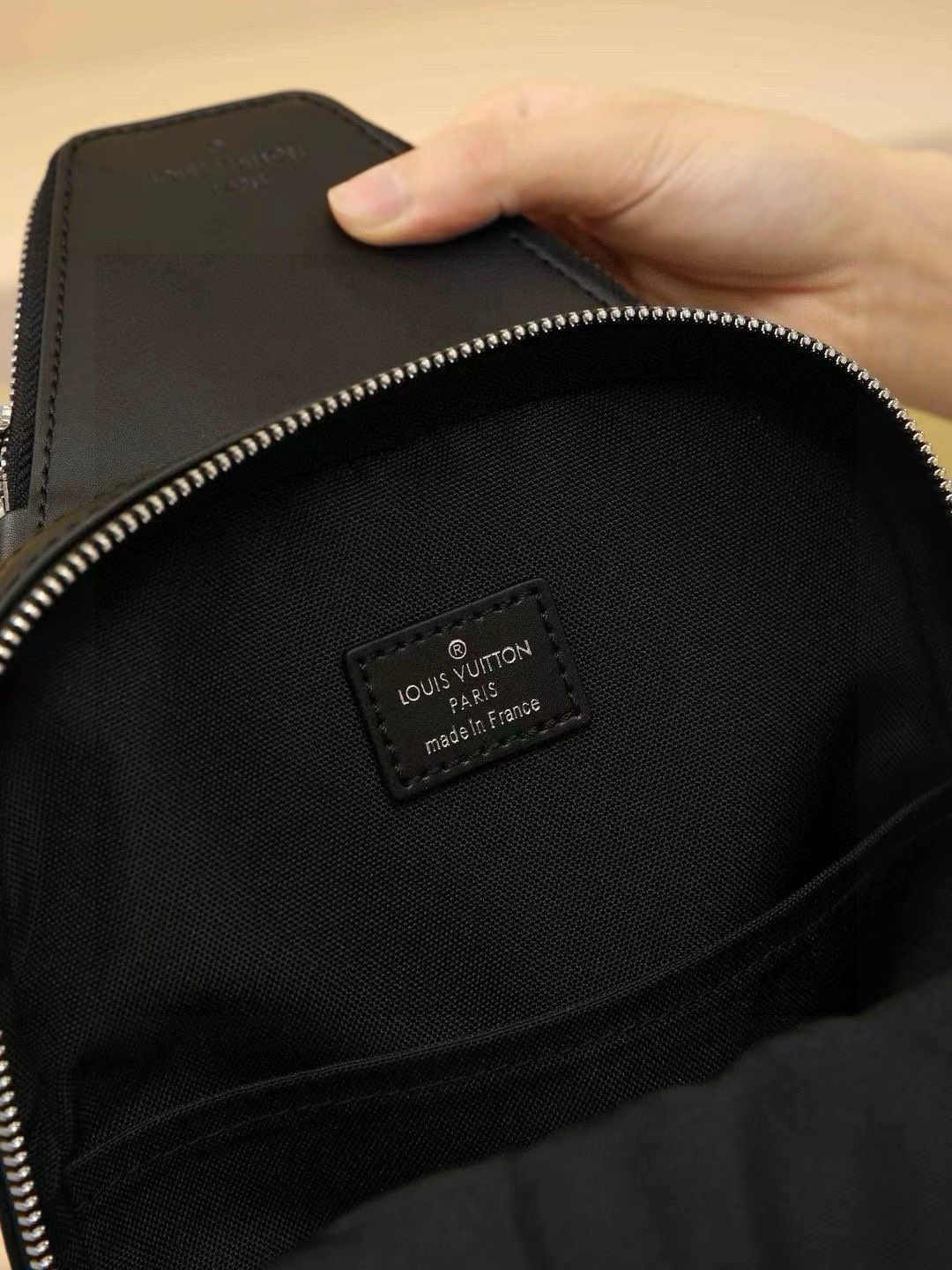 This shoulder bag features Damier Graphite canvas adorned with a Louis Vuitton Paris leather patch on the front exterior pocket. The adjustable nylon shoulder strap attaches to either side via D-rings, while the canvas shoulder strap and lining uphold sustainable principles.Damier Graphite coated canvas Cowhide leather trim Fabric lining Square metal hardware on front Main compartment Zippered front pocket Small zippered top pocket Non-removable, adjustable shoulder strap! Dimensions: 20x31x7 cm - Image 9