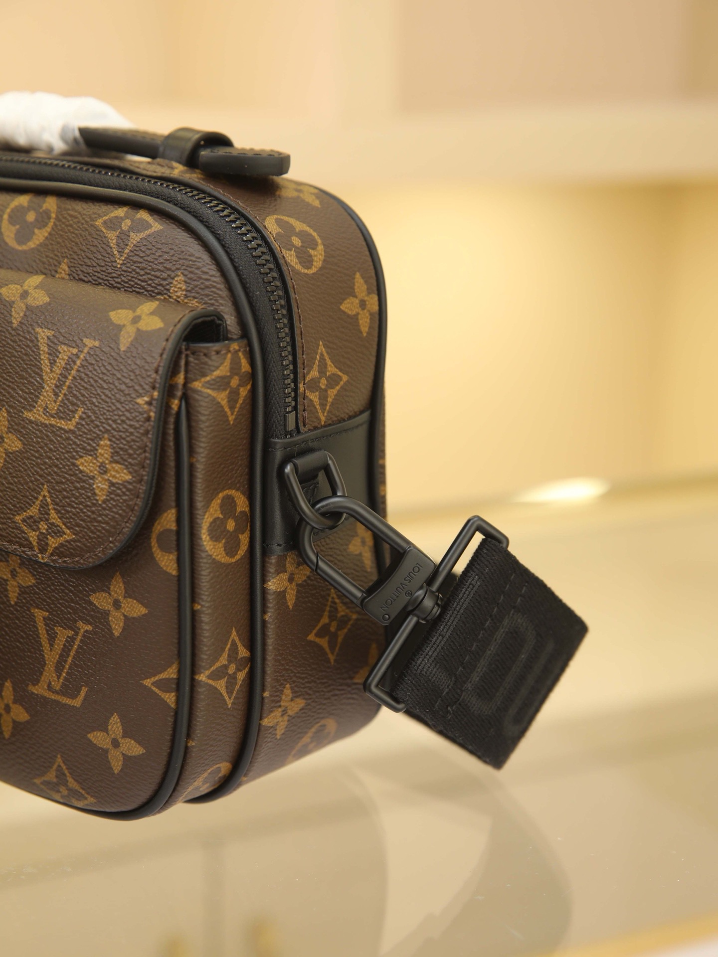 This S Lock messenger bag is crafted from Monogram Macassar canvas, featuring a new lock inspired by Georges Vuitton's 1886 trunk lock design. A special finishing process lends this magnetic metal lock a striking, modern look. It also includes a spacious zippered compartment, trunk-style leather handles, and an LV monogram shoulder strap, combining style with ease of use.Monogram Macassar coated canvas with Epi leather trim and matte black metal hardware lining - Leather handles with V-stitching and embossed logo - S-shaped magnetic clasp - Large front pocket - Large zippered compartment - Interior slip pocket - Detachable, adjustable shoulder strap!! Dimensions: 22x18x8CM - Image 7