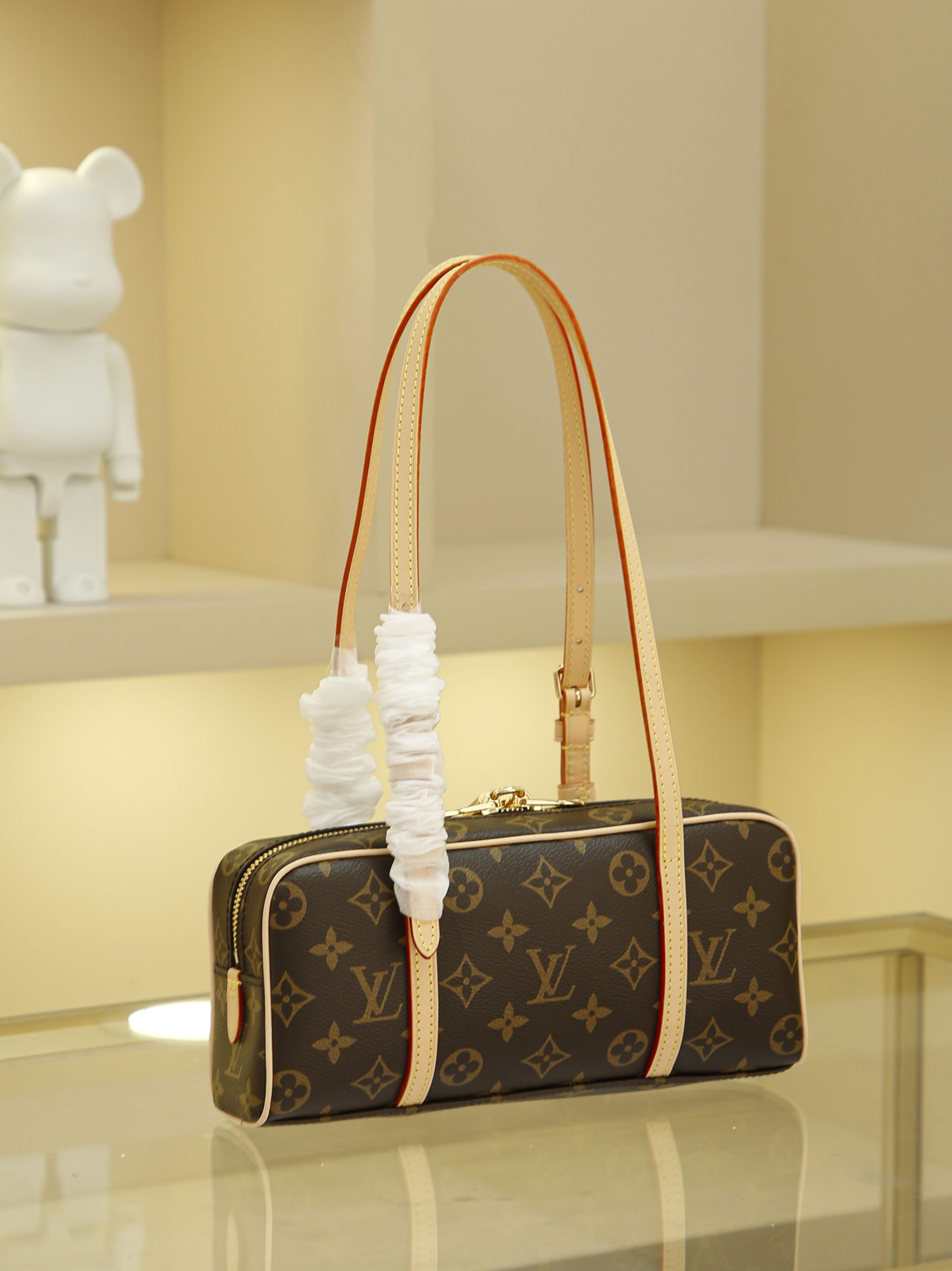 Dimensions: 11.5 x 6.5 x 26 cm (height x width x length) - Image 3