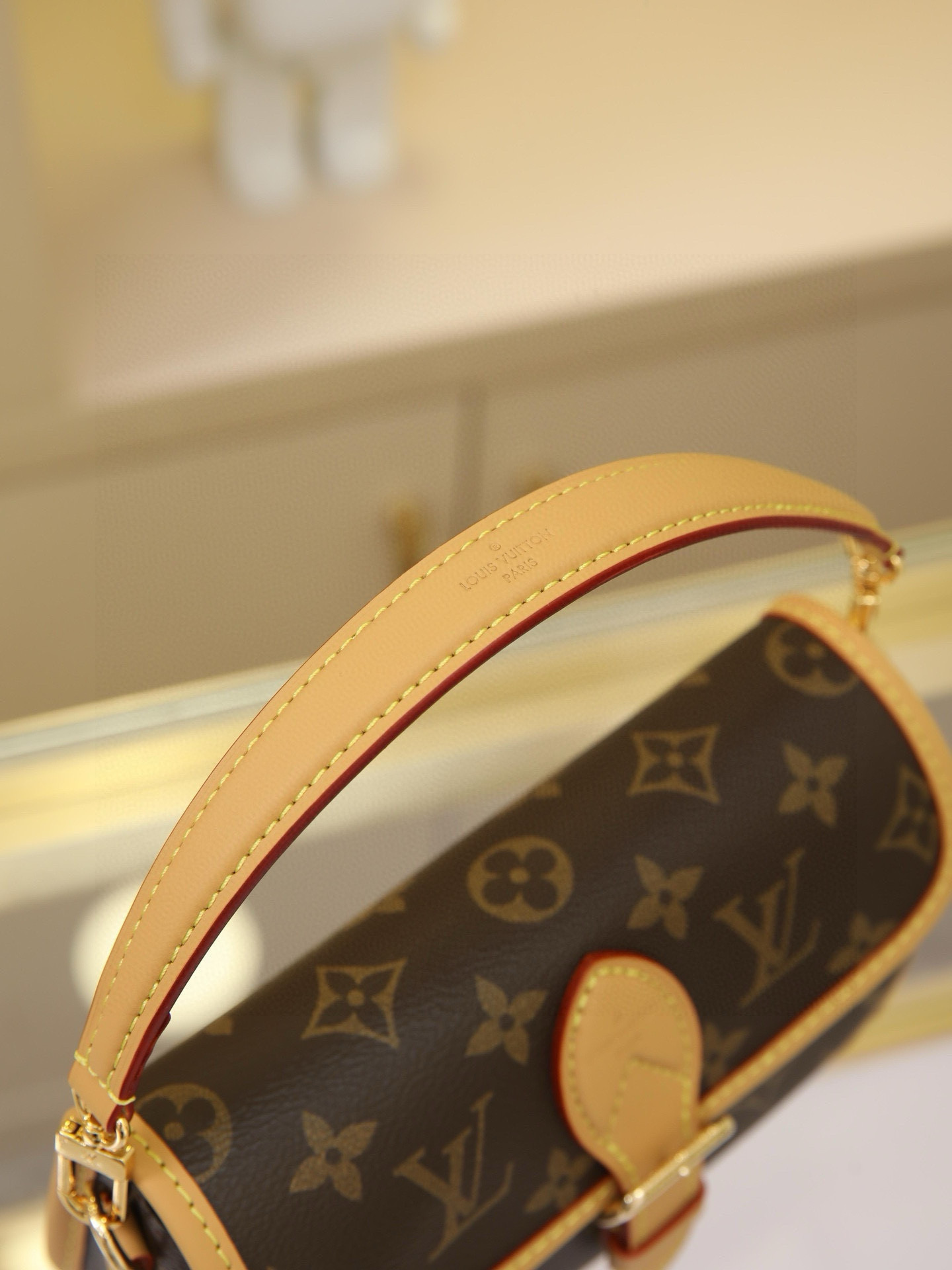 This Diane mini handbag features vintage elements like leather corners and a traditional buckle on its Monogram canvas body. A miniature version of the Diana model, it offers ample space for your phone and other essentials. It showcases the most distinctive details of the original design, such as the circular flap and belt closure. This versatile piece, perfect for day or night, features adjustable wings and a waist strap, both of which are removable.19 x 10.5 x 6 cm (L x H x W) - Image 7