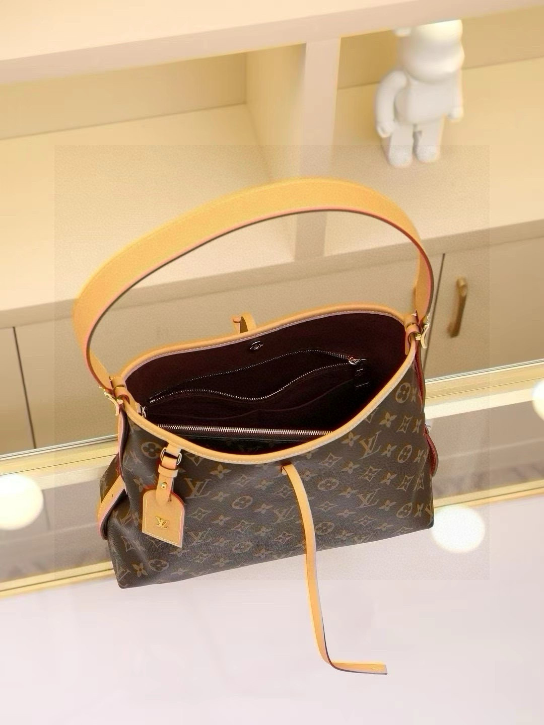 🔥 M46203 CarryAll Small Handbag crafted from Monogram canvas with leather trim, making it the perfect companion for urban living. Its spacious design features a neatly organized interior with a large inner pocket for added functionality. The Monogram canvas zippered clutch is secured with a leather strap, measuring 29.0 x 24.0 x 12.0 cm (L x H x W). - Image 8