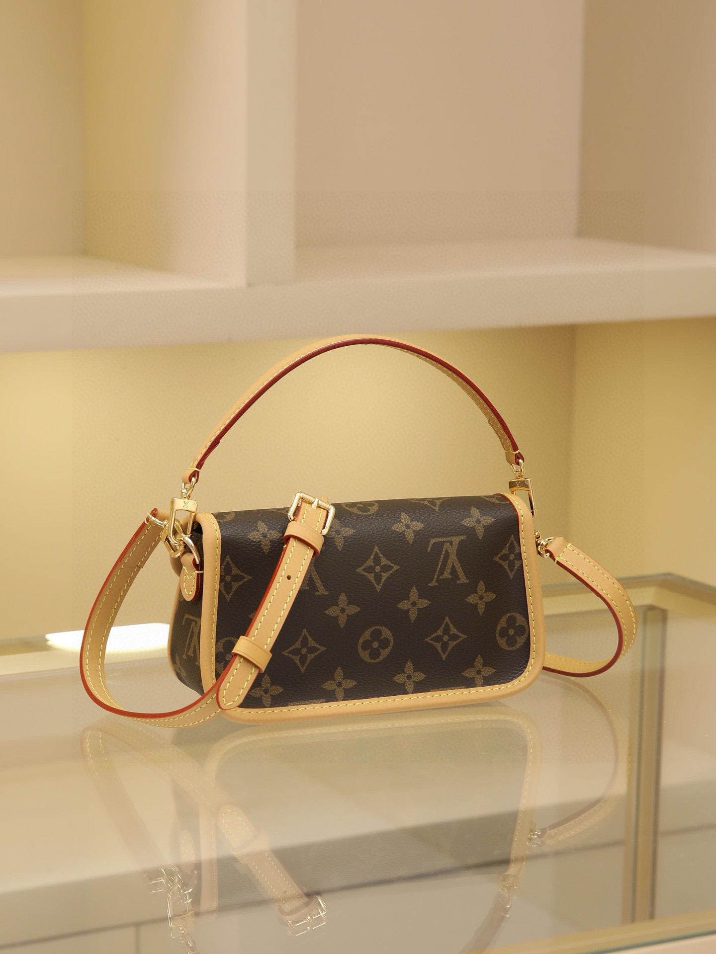 This Diane mini handbag features a Monogram canvas body with vintage elements like leather corners and a traditional clasp. A miniature version of the Diana model, it offers ample space for your phone and other essentials. It showcases the most distinctive details of the original design, such as the circular flap and belt closure. This versatile piece, perfect for day or night, features adjustable wings and a waist strap, both of which are removable.19 x 10.5 x 6 cm (L x H x W) - Image 3