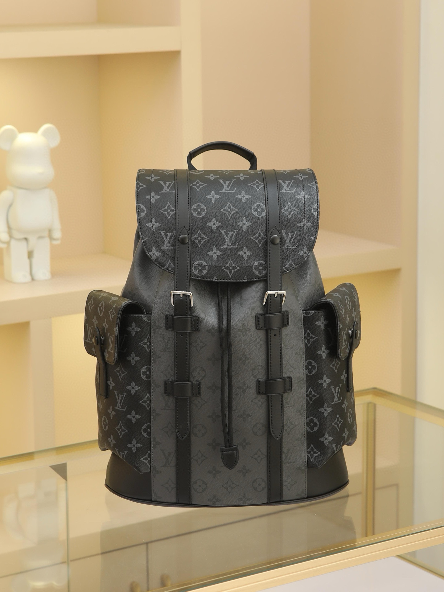 The compact backpack reinterprets the rugged, unpretentious spirit of a hiking pack in Monogram canvas. Its distinctive design seamlessly transitions between work and leisure, embodying a premium lifestyle. 41 x 47 x 13 cm (L x H x W)