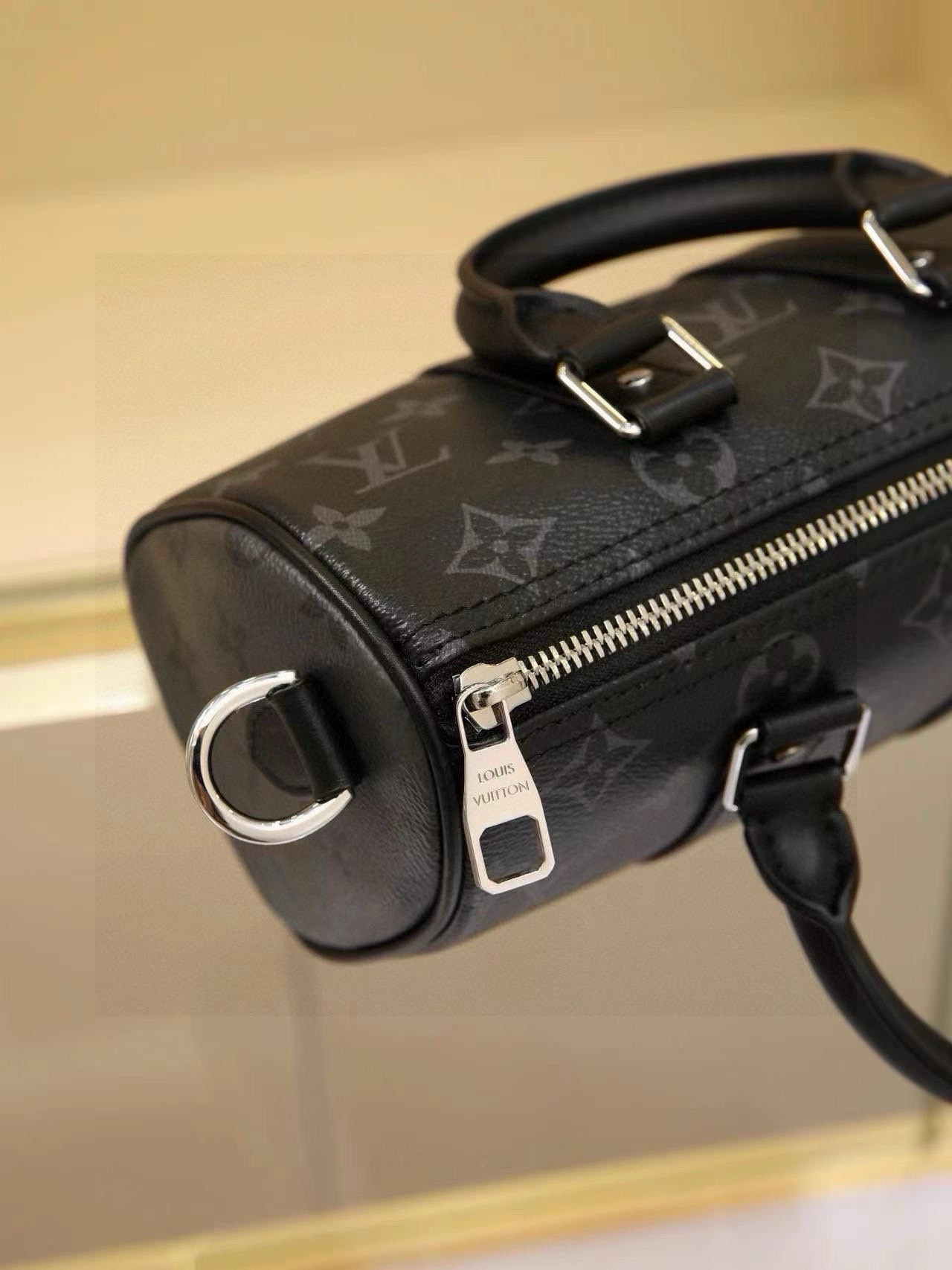 All-Steel Hardware Speedy Pillow Bag Collection This Keepall XS handbag is now available. Perfect for women, yet unisex in design. The black monogram pattern exudes sophistication. Most importantly, the shoulder strap is adjustable. Features: Monogram coated canvas, leather trims, fabric lining, zipper closure, removable and adjustable shoulder strap. Dimensions: 21 × 12 × 9 cm - Image 5