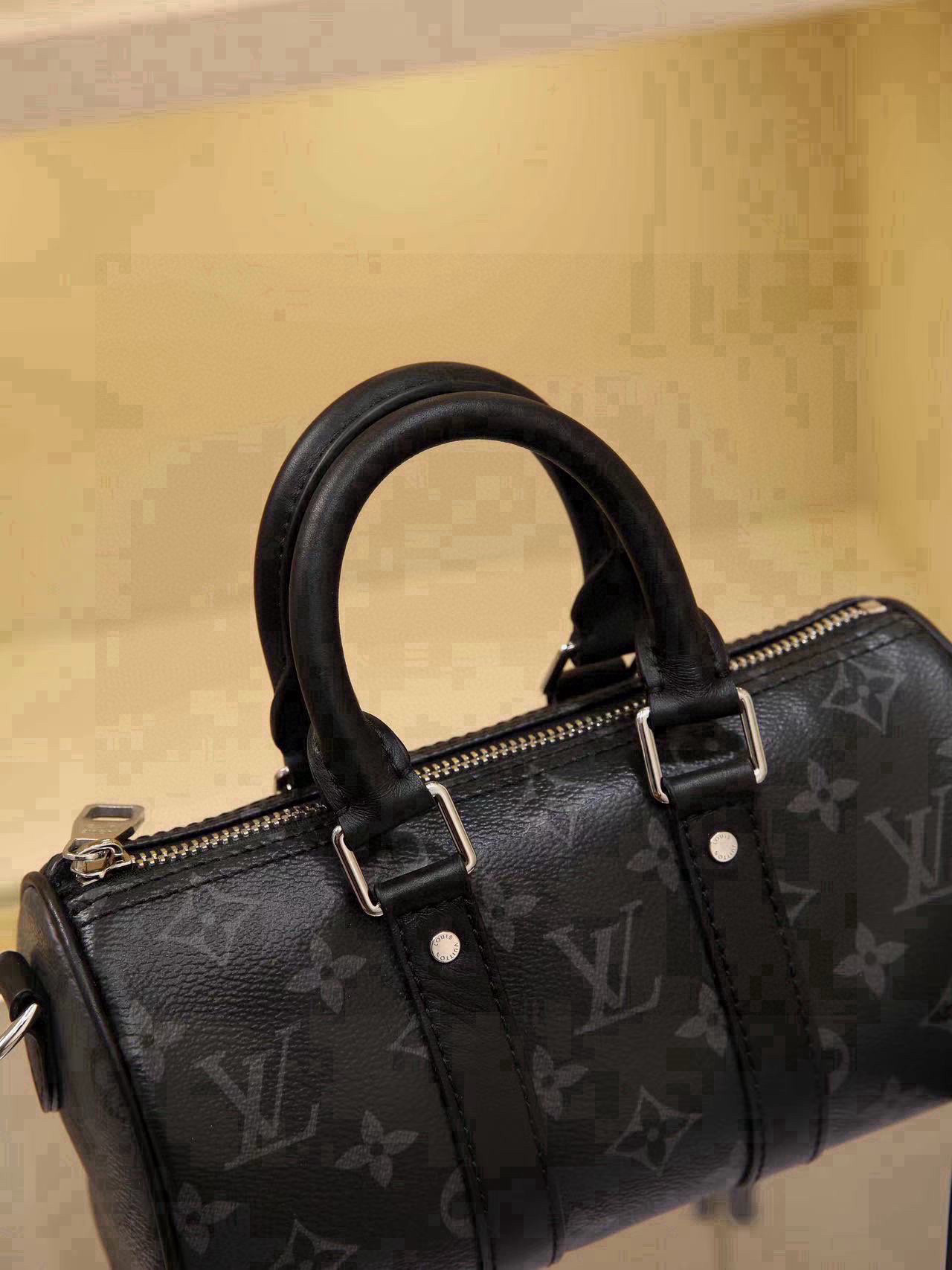 All-Steel Hardware Speedy Pillow Bag Collection This Keepall XS handbag is now available. Perfect for women, yet unisex in design. The black monogram pattern exudes sophistication. Most importantly, the shoulder strap is adjustable. Features: Monogram coated canvas, leather trims, fabric lining, zipper closure, removable and adjustable shoulder strap. Dimensions: 21 × 12 × 9 cm - Image 6