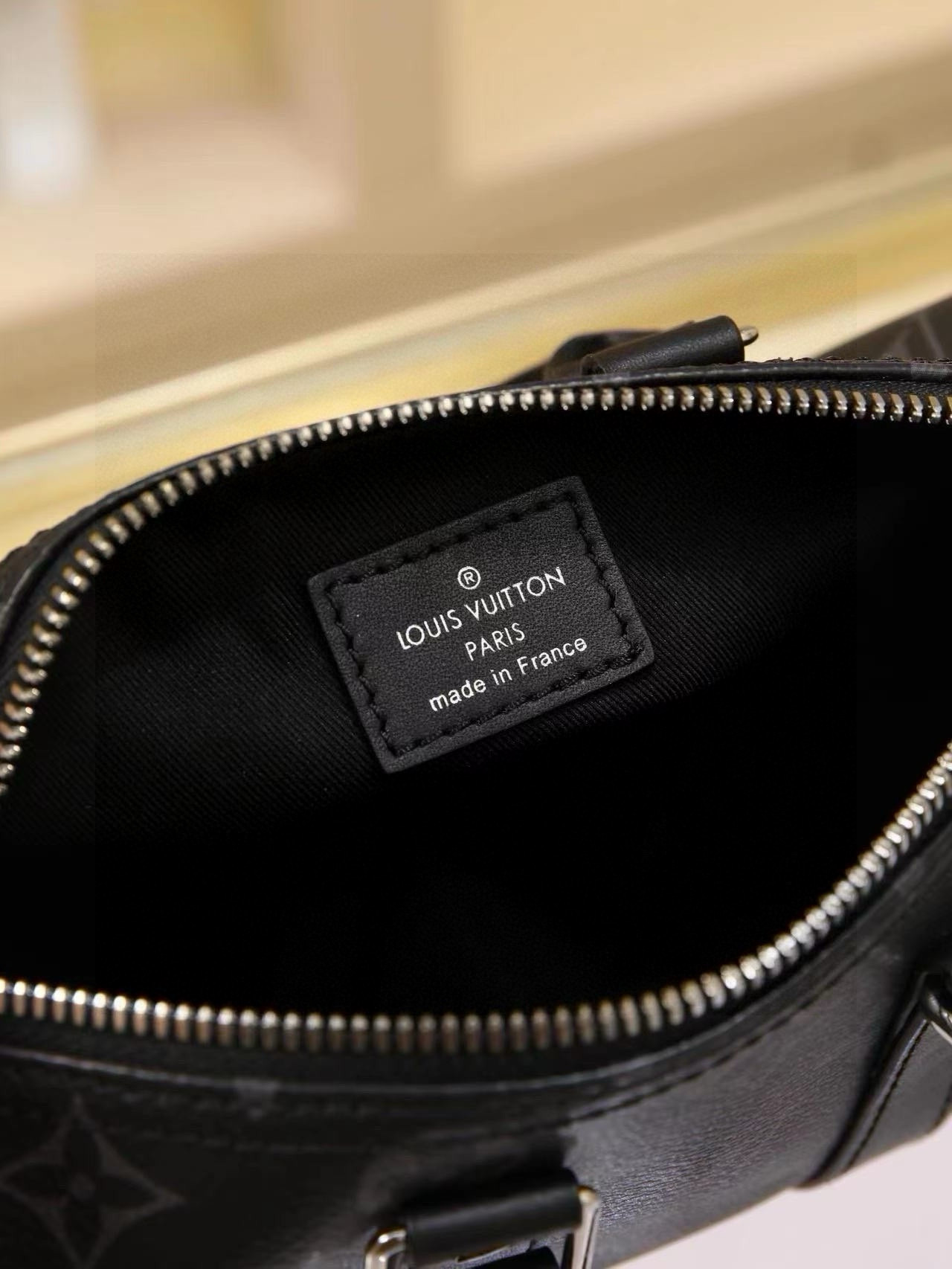 All-Steel Hardware Speedy Pillow Bag Collection This Keepall XS handbag is now available. Perfect for women, yet unisex in design. The black monogram pattern exudes sophistication. Most importantly, the shoulder strap is adjustable. Features: Monogram coated canvas, leather trims, fabric lining, zipper closure, removable and adjustable shoulder strap. Dimensions: 21 × 12 × 9 cm - Image 9