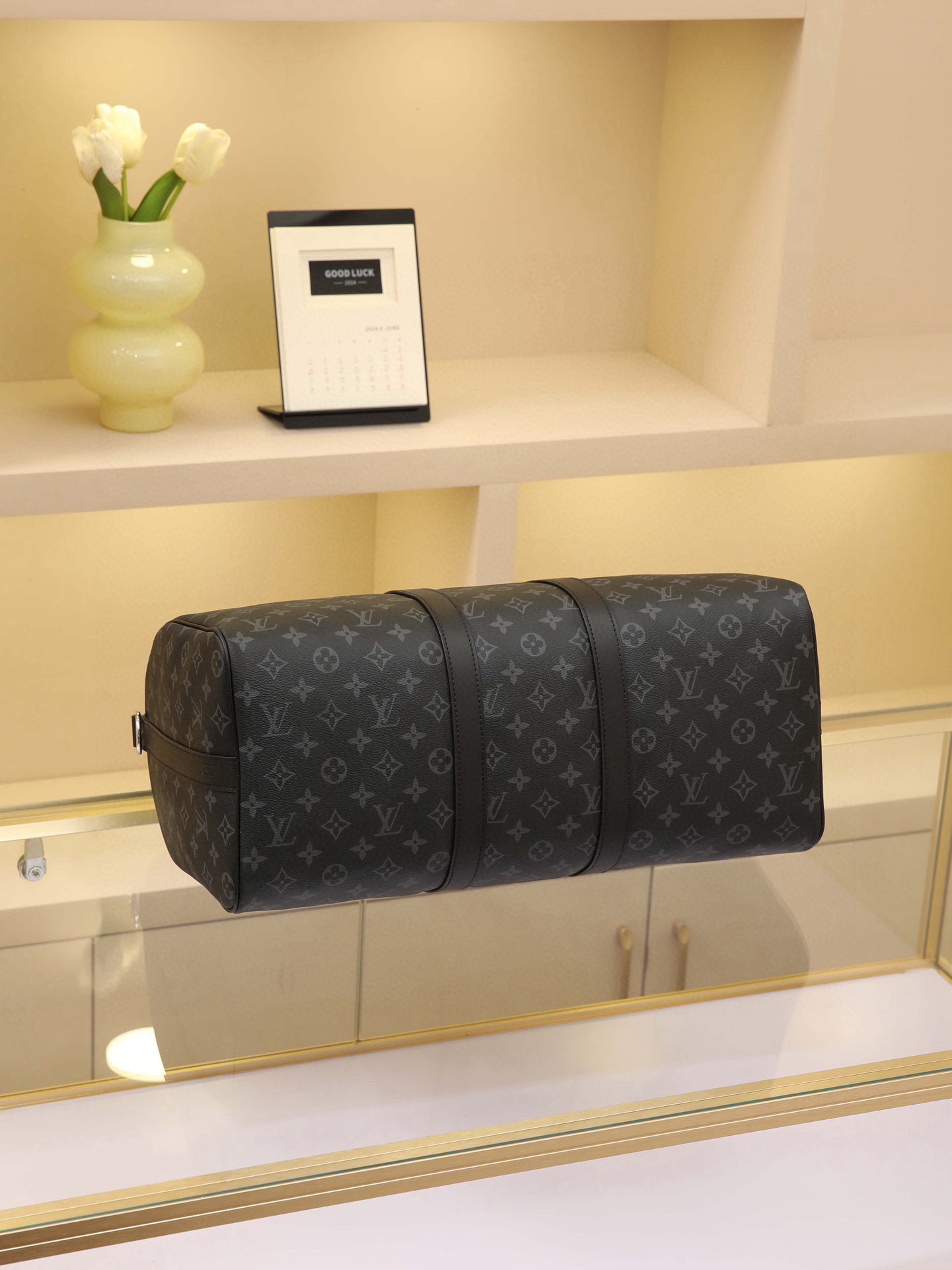 Black Floral Spacious capacity, versatile use. Durable and reliable. Stylish yet mature and steady. Features secure dual zippers and a padlock, making it ideal for business or leisure. Dimensions: 45 × 27 × 20 cm - Image 4