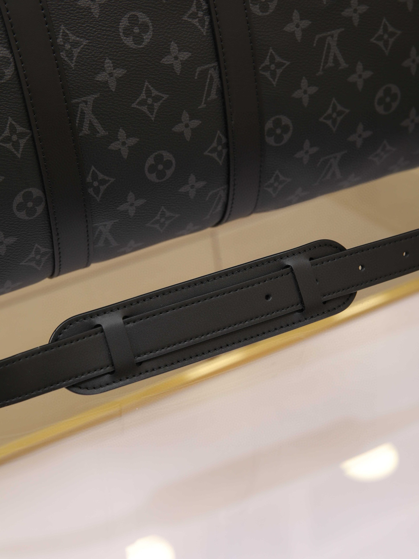 Black Floral Spacious capacity, versatile use. Durable and reliable. Stylish yet mature and steady. Features secure dual zippers and a padlock, making it ideal for business or leisure. Dimensions: 45 × 27 × 20 cm - Image 5