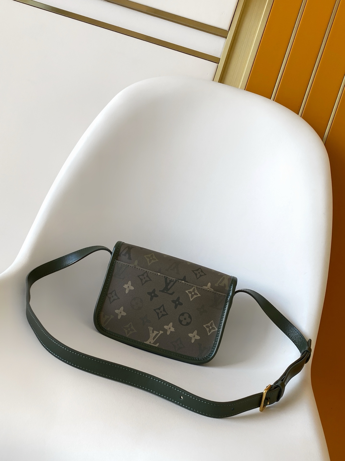 P540 ¥15 x 6 x 19.5 cm - Image 2