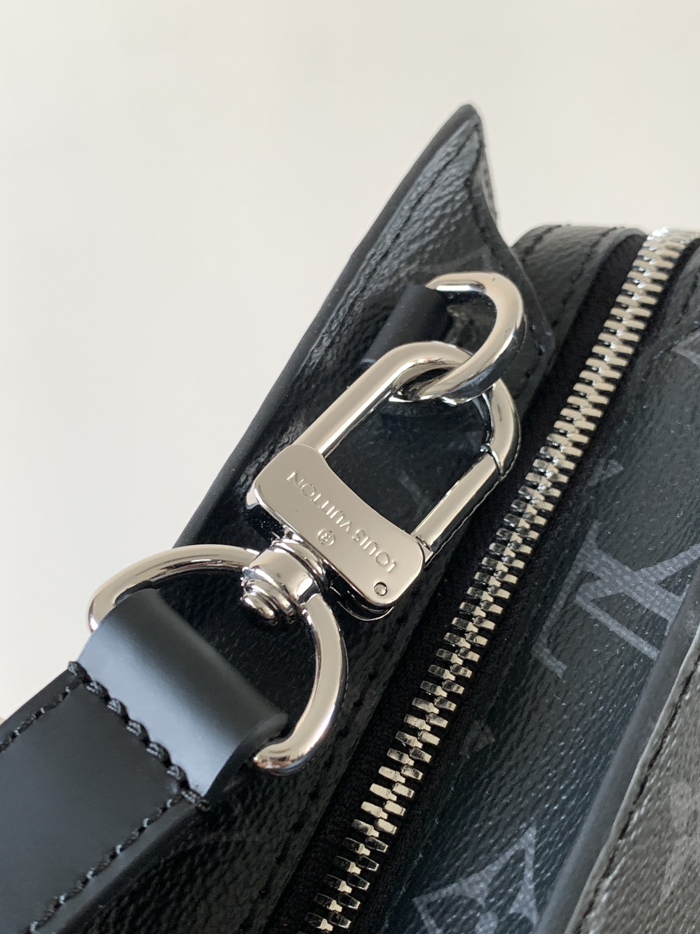 39 x 30 x 5 cm (Length x Height x Width) - Image 8