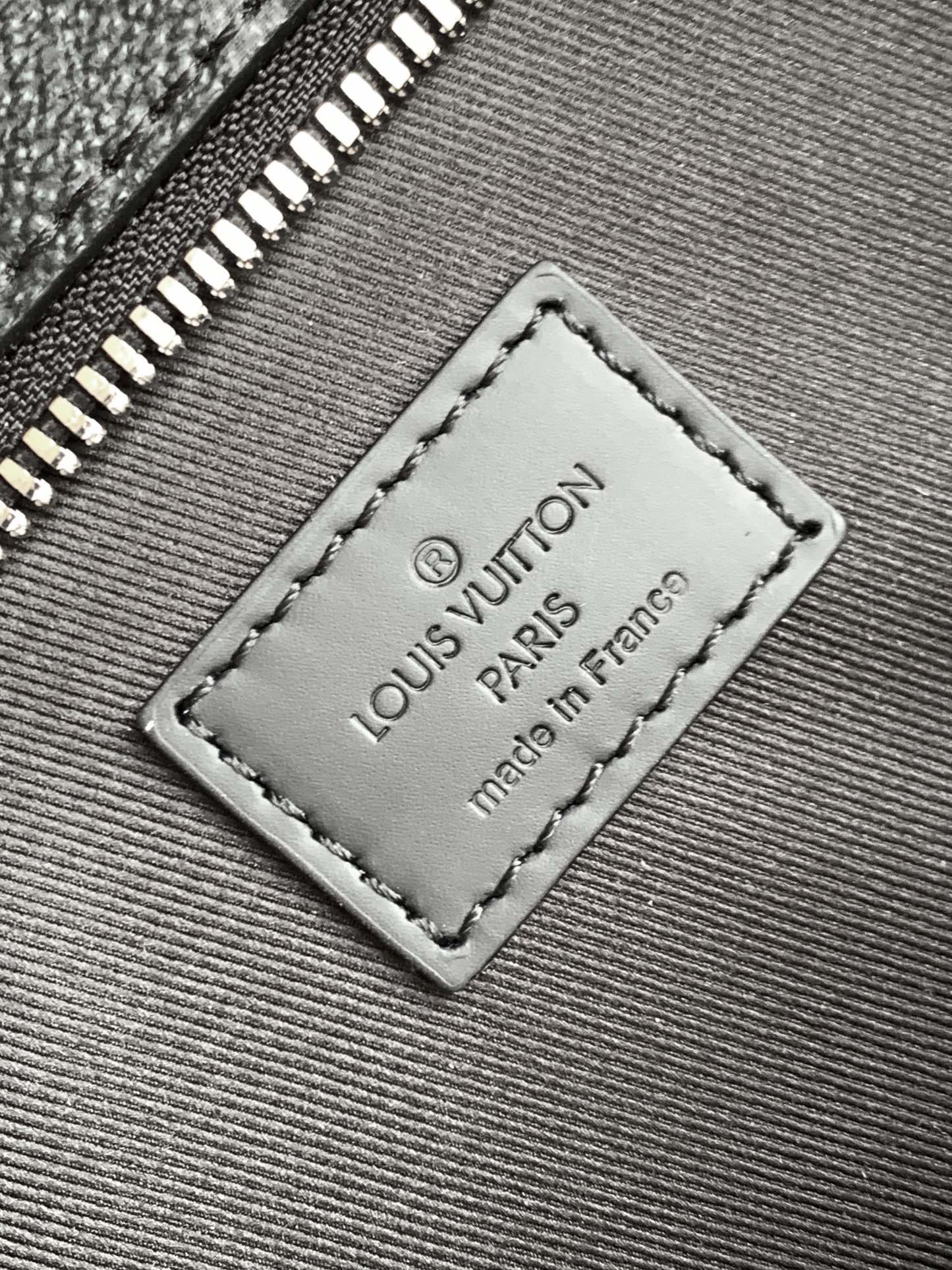 39 x 30 x 5 cm (Length x Height x Width) - Image 9