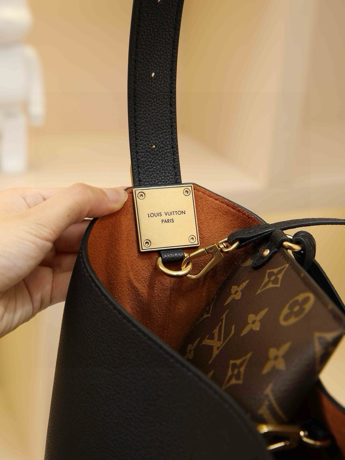 Low Key Hobo Medium Handbag Crafted from supple cowhide leather with clean, understated lines, this piece features a suede lining that exudes contemporary flair, showcasing the brand's masterful craftsmanship. An adjustable shoulder strap is accented with a signature padlock, while ample interior space easily accommodates daily essentials like a laptop. Dimensions: 31.0 x 35.0 x 18.0 cm - Image 8