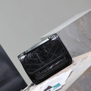 Alternative view of 【Genuine Leather】Small Size 22cm_#Black Silver Chain# The new version of Niki is more practical, featuring an additional D-ring on each side compared to the original design. This extra manufacturing step enhances its load-bearing capacity! Genuine Leather P950 【Matching Packaging】 Model: 633151 Genuine Leather Dimensions: 22×16.5×12cm