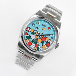 Alternative view of EW2023 New Rolex Oyster Perpetual 36 Series 1⃣️ Features Rolex's new 3230 movement; 2⃣️ Matches original thickness with a 36mm case diameter; 3⃣️ Polished index markers; Premium Swiss ice-blue luminescence identical to Rolex factory luminous;4⃣️ Super 904 steel construction; Sapphire crystal; 5⃣️ Premium craftsmanship ensures each bracelet link seamlessly integrates with the lugs for ultimate wrist comfort; Every meticulous detail reflects EW Factory's dedication to excellence!!