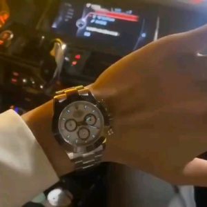 Panda Didi hits the grind at work, dancing and working—no problem!