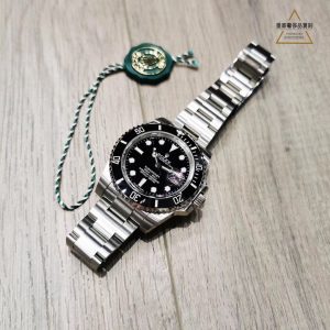 Alternative view of Royal launches the ultimate replica of Rolex's Black Submariner and Green Submariner, featuring NFC functionality and 904L steel construction—perfect for swimming and diving.
