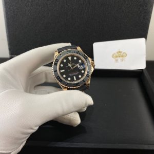 Alternative view of Royal Authentic  Rolex Yacht-Master Men's Watch A highly popular men's watch featuring a rubber strap