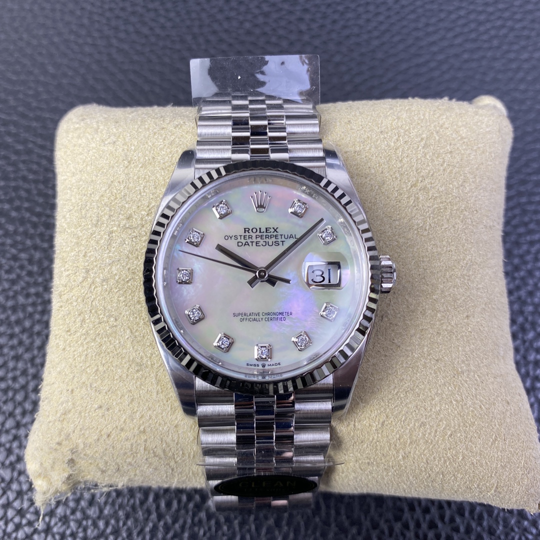 Clean Factory/C Factory Rolex 126234 36mm Datejust Diamond-Set Model Now Shipping Great news for those with smaller wrists! This release features the 36mm Datejust, a perfect 1:1 replica molded with the 3235 movement. For the first time, it comes in blue/black/green/white Roman numeral dials—all authentic replica molds. It maintains the same quality as the 41mm Datejust previously launched by C Factory.A series of authenticity comparisons will follow. For the green dial's color reference, see the 41mm green model comparison. Case and bracelet remain crafted from 904L stainless steel. The highly anticipated palm leaf pattern will be released soon—stay tuned!