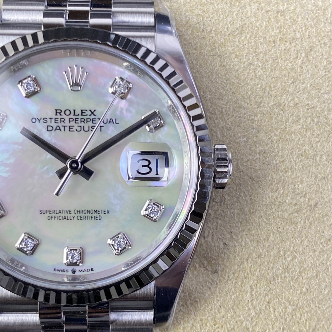 Clean Factory/C Factory Rolex 126234 36mm Datejust Diamond-Set Model Now Shipping Great news for those with smaller wrists! This release features the 36mm Datejust, a perfect 1:1 replica molded with the 3235 movement. For the first time, it comes in blue/black/green/white Roman numeral dials—all authentic replica molds. It maintains the same quality as the 41mm Datejust previously launched by C Factory.A series of authenticity comparisons will follow. For the green dial's color reference, see the 41mm green model comparison. Case and bracelet remain crafted from 904L stainless steel. The highly anticipated palm leaf pattern will be released soon—stay tuned! - Image 5