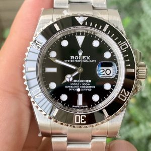 The Black Water Ghost features the latest bezel version (the newest! + Custom luminous pearls, no worries about overly yellow hues!) 1. The black ceramic used is more translucent 2. The hour marker coating has been genuinely optimized to a silver-bright platinum finish 3. The hour marker background texture is finer, with more precise chamfered edges4. The jade bezel is among the first to incorporate anti-fingerprint coating technology... Real-life comparison photos speak for themselves—quality products do.