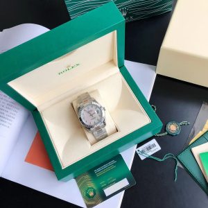 Alternative view of Rolex Oyster Perpetual Datejust 41mm: An official update with a more contemporary case size—perfectly suited for the masses! "Once and for all"—just wait and see.