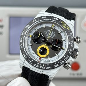 TW Factory ROLEX Cosmograph Daytona Carbon Fiber Custom Edition. This timepiece offers lightweight comfort while maintaining a robust exterior. Each watch features a uniquely patterned carbon fiber material. 【Case】 Dimensions of 40x12.4mm perfectly match the original. TW Factory masterfully crafts the distinctive character of carbon fiber Rolex watches.Exclusively in the market, the entire case, bezel, and caseback are crafted from high-composite carbon fiber and ultra-bright luminous powder. Details undergo hand-finished chamfering and polishing for exceptional texture. 【Bracelet Clasp】The strap features a hand-woven synthetic fiber band, offering breathable comfort and soft texture. 【Movement】Equipped with the latest precise and mature Shanghai-made 4130 movement, it perfectly delivers powerful functionality—the ultimate value for money!!!