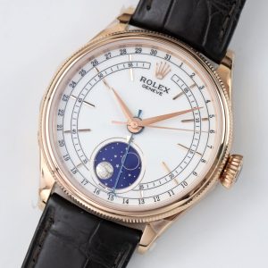 Alternative view of Rolex Cellini M50535-0002 makes a stunning debut! This product features an authentic mold and boasts the following key characteristics: 【Appearance】Utilizing an original mold, it achieves far more authentic proportions and detailed specifications than typical market-drawn replicas, enhancing the three-dimensional, full-bodied appearance of the precious metal hallmark on the caseback.【Dial】Diamond-cut hour markers deliver superior smoothness, reflecting precious metal luster from every angle. The meteorite moon phase at 6 o'clock stands as the most textured and authentic three-dimensional moon phase among all replicas. 【Function】Equipped with a custom Cal.3195 movement, the function cabinet allows independent adjustment of hour and date hands. A quick-set button at 8 o'clock is complemented by a dedicated hand-setting tool.【Strap】The strap is crafted from custom-made alligator leather. Both the color and texture of the leather have been remolded to match the genuine leather, featuring hand-stitched seams and a soft, comfortable feel on both sides.