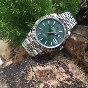 Alternative view of Rolex Classic Datejust 126334, new model with wave-patterned green dial, 41mm