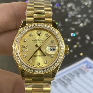 Custom Rolex Datejust 28mm Women's Watch Bezel with Engraved Markers Set with South African Diamonds💎 Entire watch encased in 18K gold Thick gold plating, dazzling golden luster Detail sharing (Specializing in market-grade South African genuine diamond setting, 18K gold, 24K gold plating. Gold plating achieves K-gold effect at minimal cost. Genuine gold coating ensures surface never fades.) Actual photos upon shipment