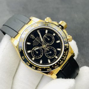 【VR Factory 2023 Strongly Recommended - Market's Highest Version】V3 Upgrade Rolex Daytona Cosmograph 116500LN Series - Daytona's Hottest Collection! Upgrade Details: 1⃣️【Diameter】40MM diameter, 12.4MM thickness!2⃣️【Movement】Features the Daytona-exclusive 7750 automatic winding mechanical movement, perfectly executing chronograph functions! 3⃣️【Material】Crafted from authentic 904L stainless steel, with meticulously finished bracelet! 4⃣️【Bezel】One-piece black Cerachrom ceramic bezel with integrated tachymeter scale!Features the same scratch-resistant Cerachrom ceramic bezel as the genuine article, with a solid ceramic outer ring and integrated tachymeter scale! 5⃣️【Crystal】Scratch-resistant sapphire crystal glass with exceptional clarity! 6⃣️【Clasp】Oysterlock safety clasp with 5mm Easylink extension system! VR Factory 2023 Production – Guaranteed Premium Quality. We welcome your appreciation!(Includes complimentary watch-disassembly tool set + dedicated leather storage case)